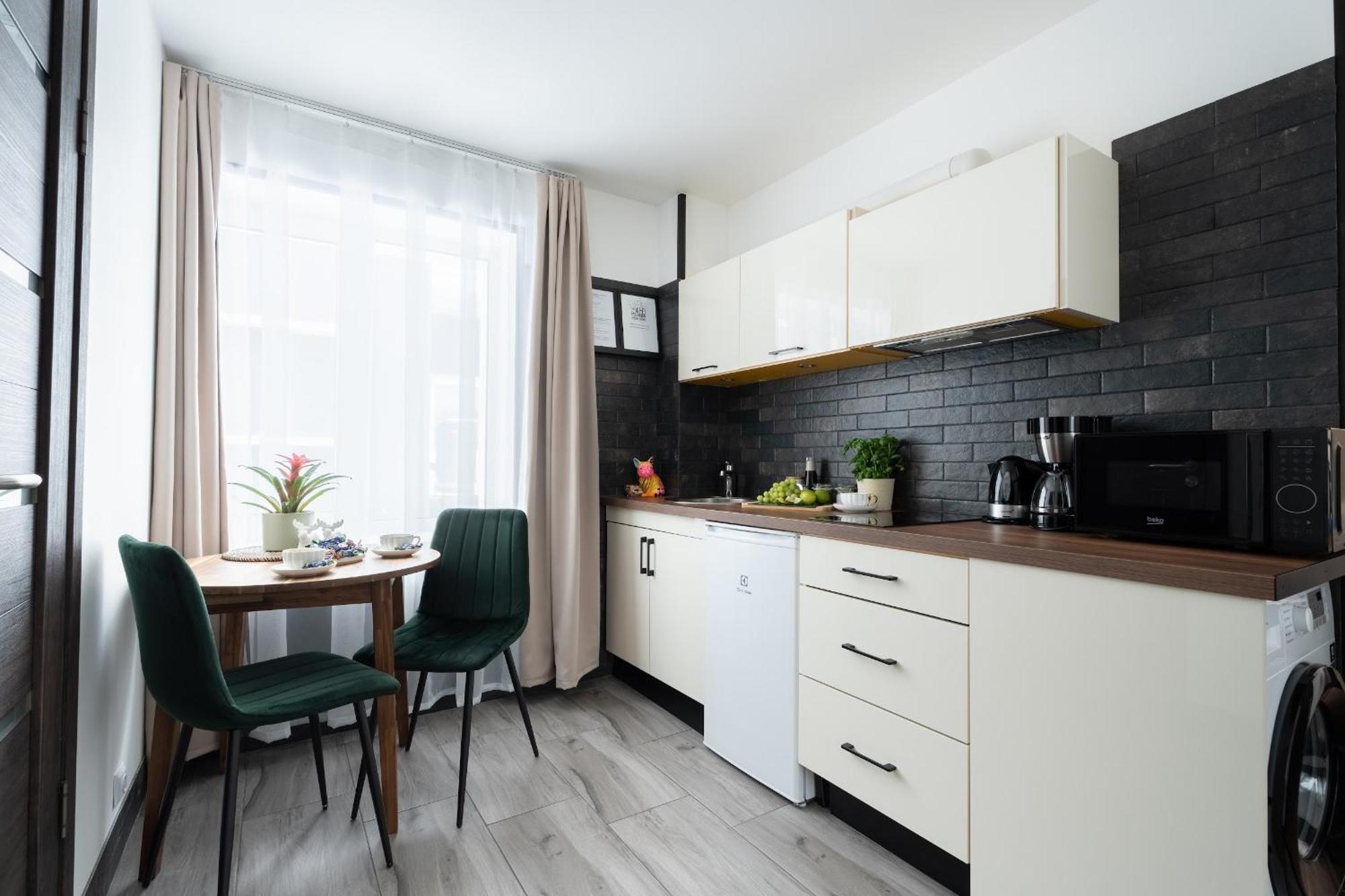 Green Garden & Private Parking Apartments With Playground Рига Экстерьер фото