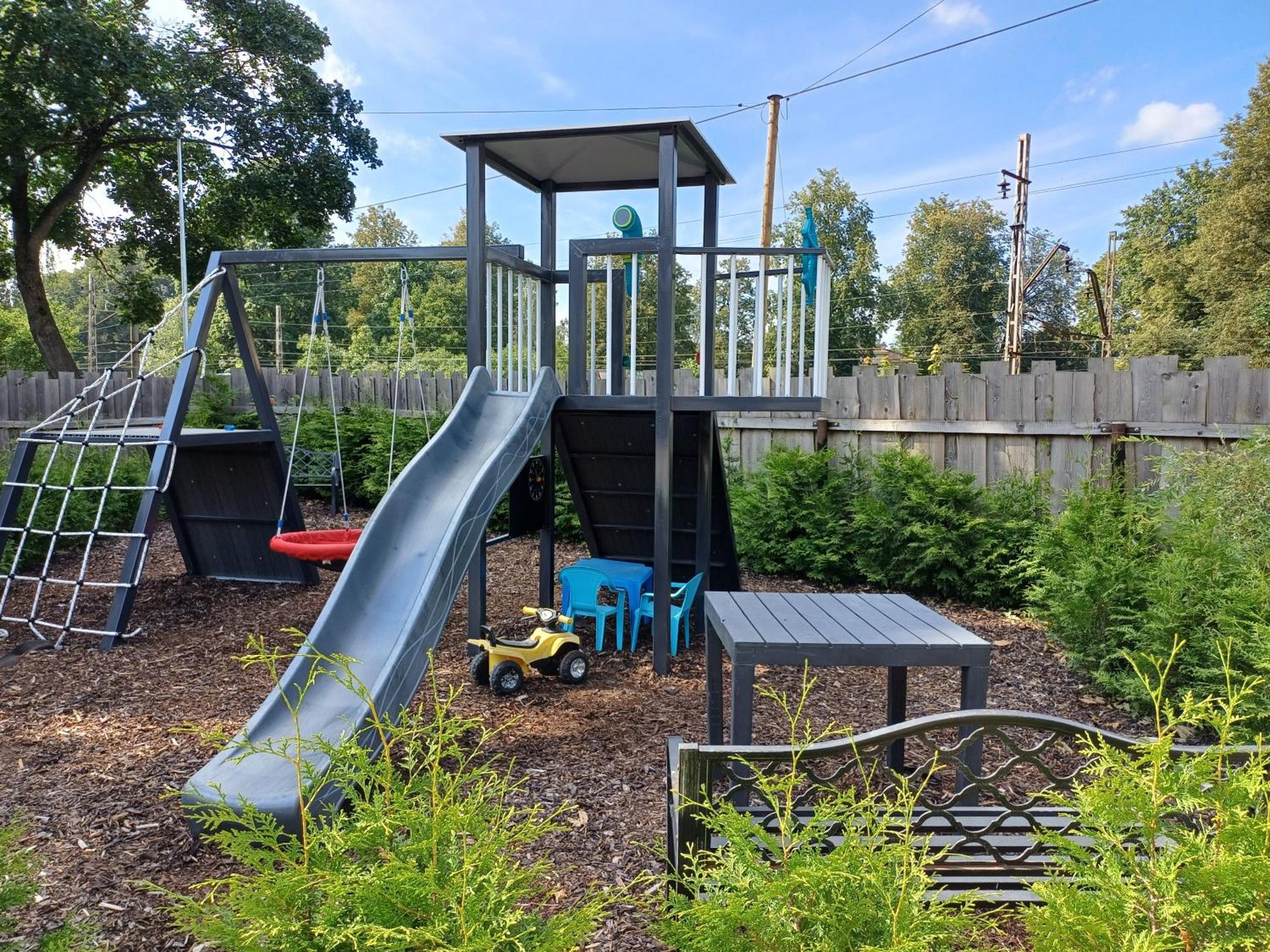 Green Garden & Private Parking Apartments With Playground Рига Экстерьер фото
