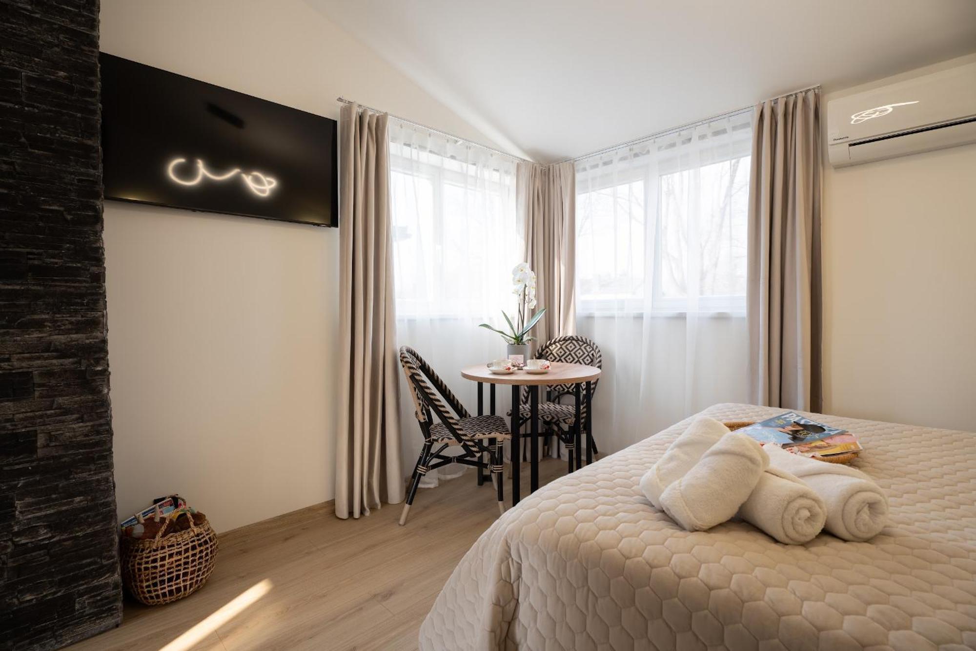 Green Garden & Private Parking Apartments With Playground Рига Экстерьер фото